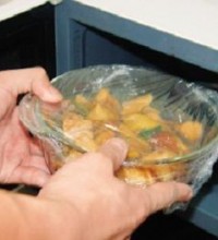 保鲜膜可以放微波炉吗